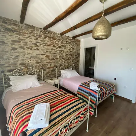 Alojamento de Acomodação e Pequeno-almoço Casa Da Meia Encosta 3*