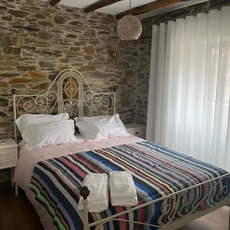 Casa Da Meia Encosta Alojamento de Acomodação e Pequeno-almoço 3*